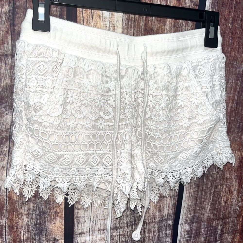 Jolt Cream Floral Lace Shorts - Picture 2 of 4